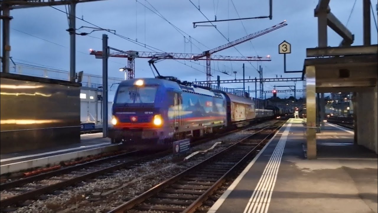 Passage d'une BR 193 CFF Cargo International tractant une rame marchandise &agrave; Lausanne 
