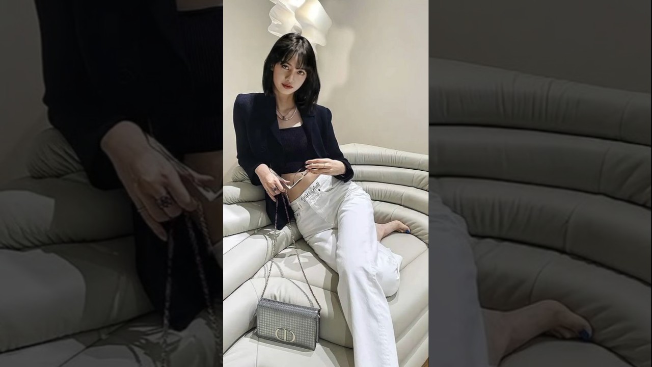 “This sitting look a million views 😍” #lisamanoban#BLACKPINK