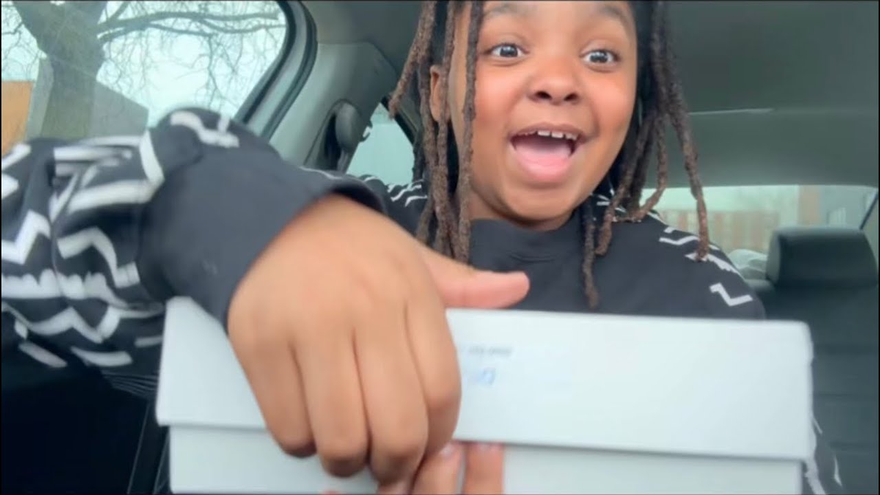 iPad A16 (2025) Unboxing and accessories
