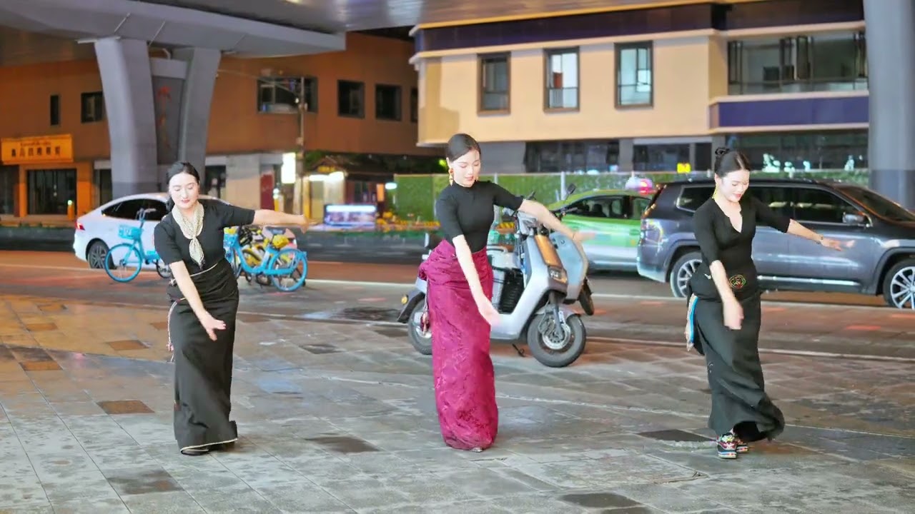 Fantasitic Tibetan Dance: Kelsang Choedon, Yangdon, Lhatso,  'Confer' 优秀锅庄舞：格桑曲珍、拥珍、拉措《授予》