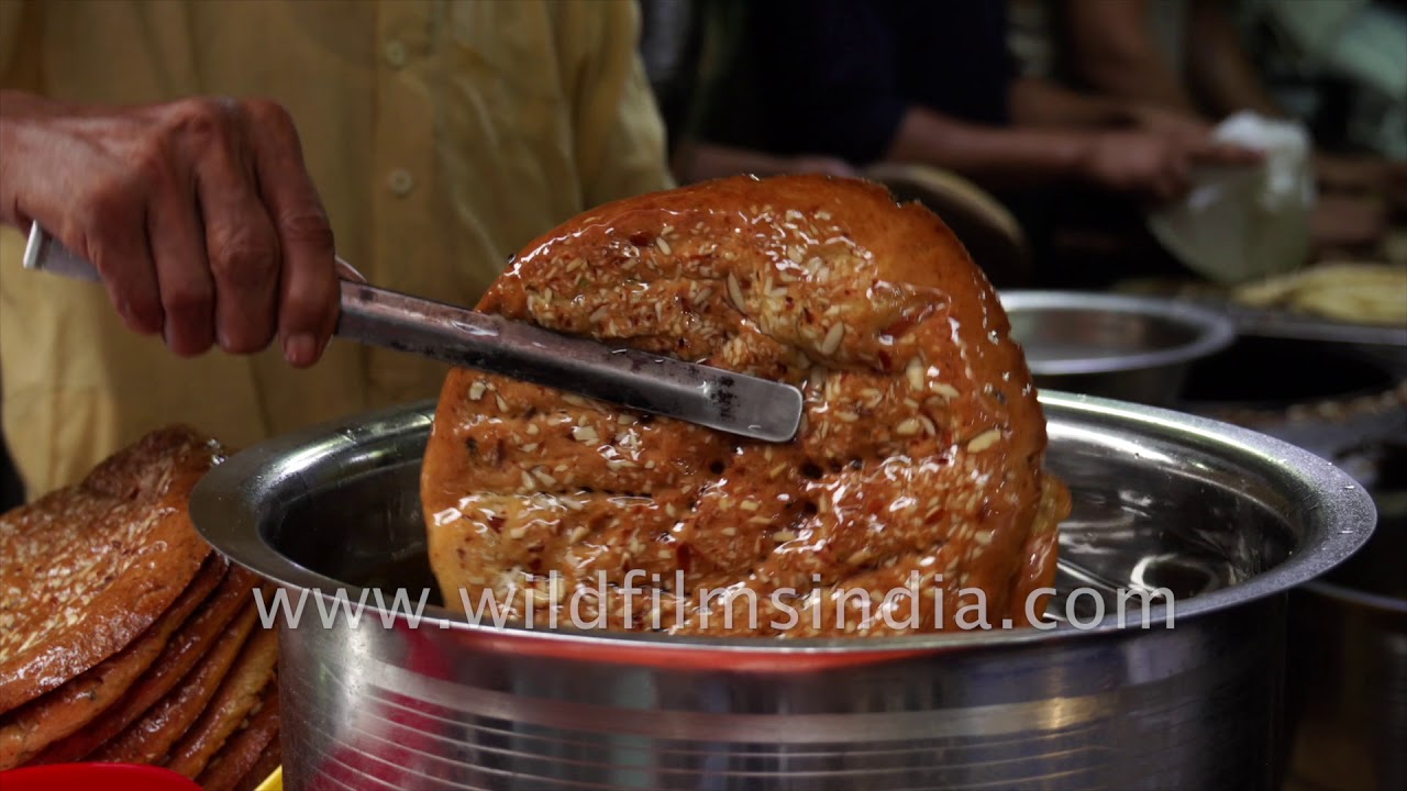 Shahi sheermal being made in Old Delhi during Ramzan