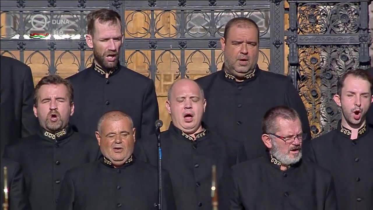 2020. Augusztus 20. Szent Istv&aacute;n Napi D&iacute;sz&uuml;nneps&eacute;g a Kossuth t&eacute;ren - Z&aacute;szl&oacute;felvon&aacute;s - Tisztavat&aacute;s.