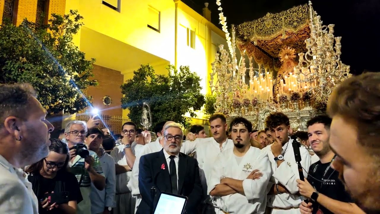 Gran Perdón Málaga tronos 2025, espectacular Sevillana cantada en su salida por Centenario