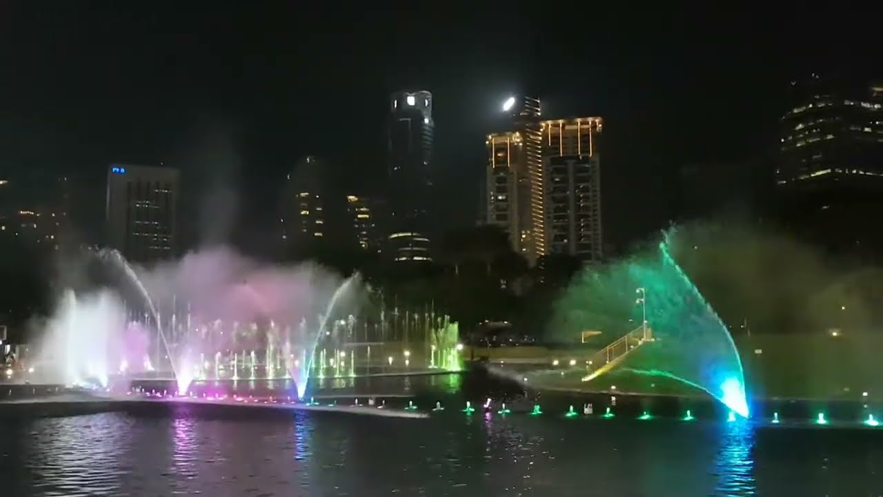 Light Sound Dancing Musical Fountain Petronas Twin Towers Suria KLCC Symphony Lake Water Show Night