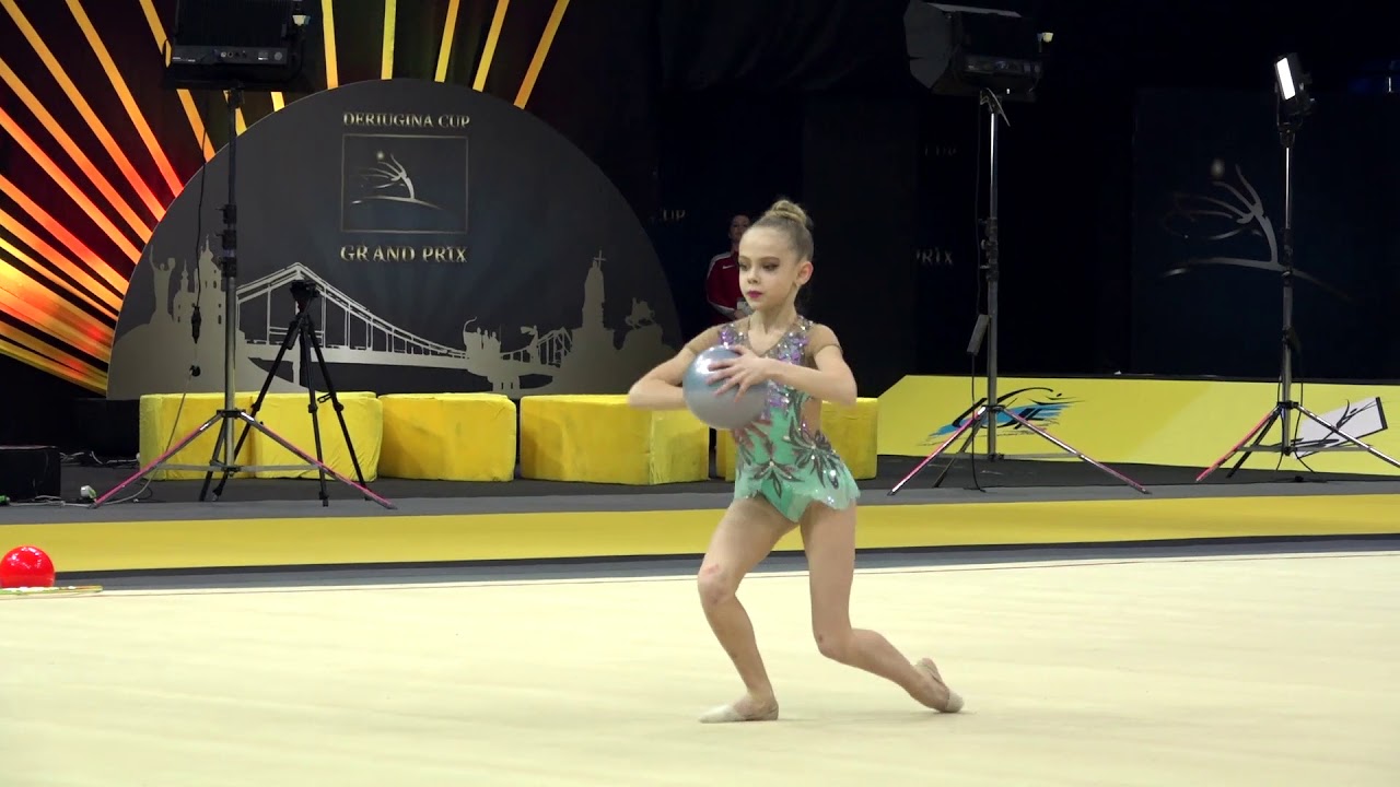 Алиса Лебедева 2009  мяч