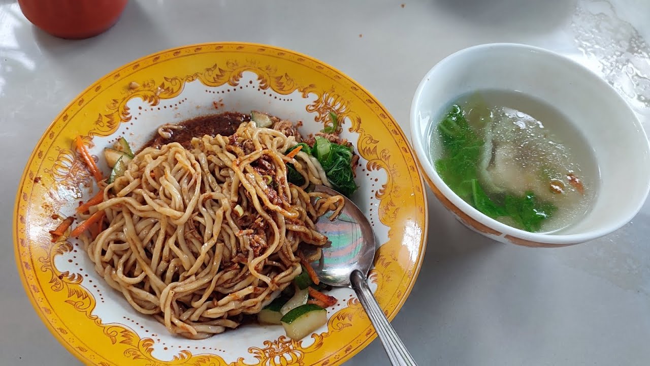 Mie pangsit ferry emng mantep gaess.. hirup kuahh sampai kering