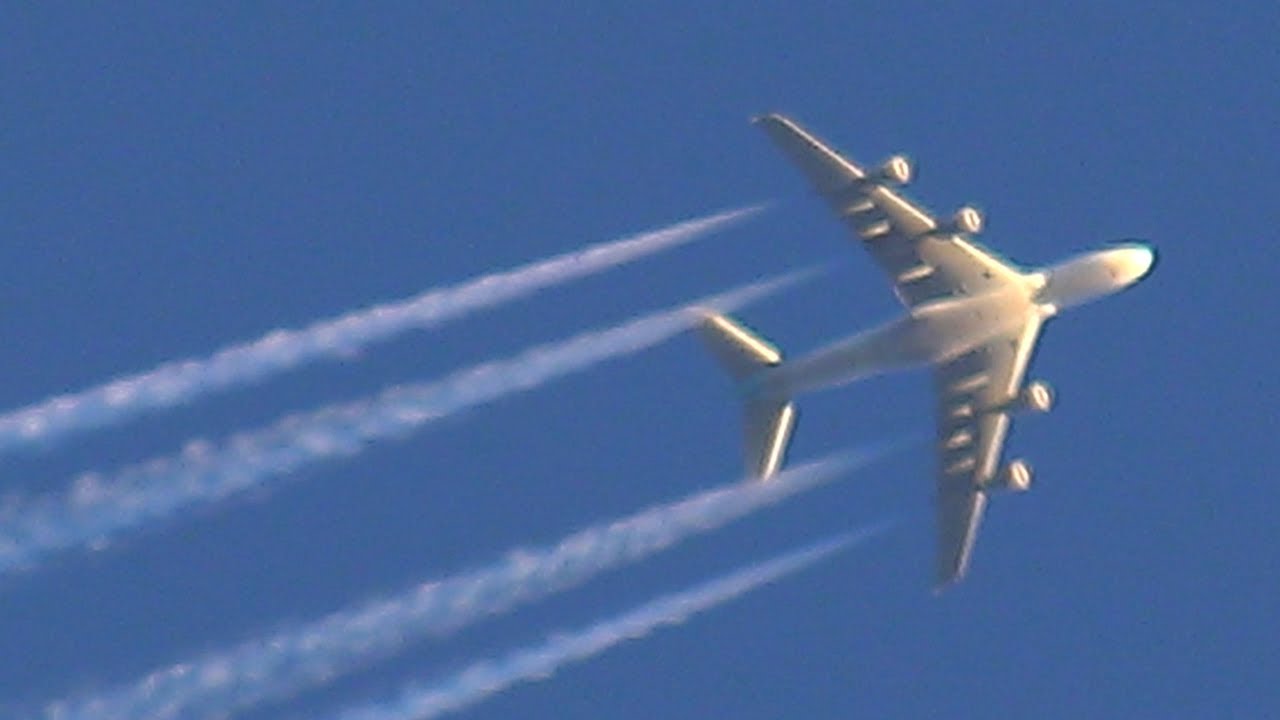Korean Air Airbus A380 contrails over Berlin, Germany