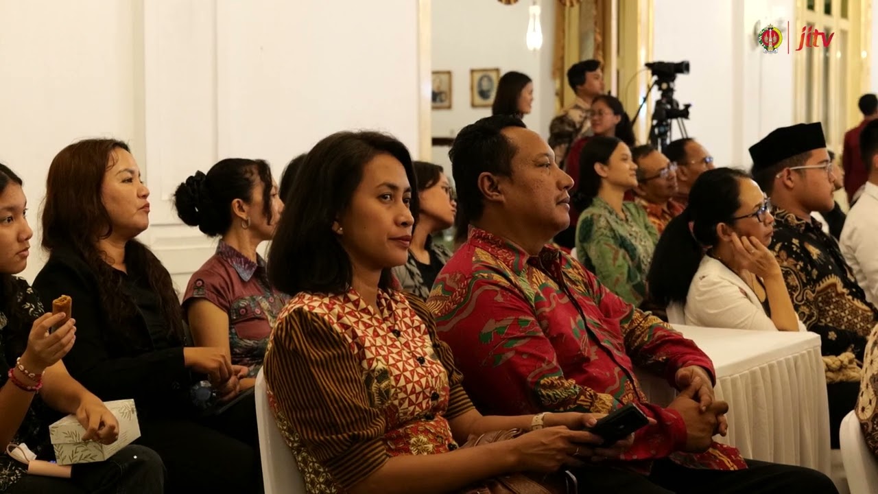 Syahdu Lagu Malam Kudus Iringi Prosesi Penyalaan Lilin Oleh Gubernur DIY - I-Jogja