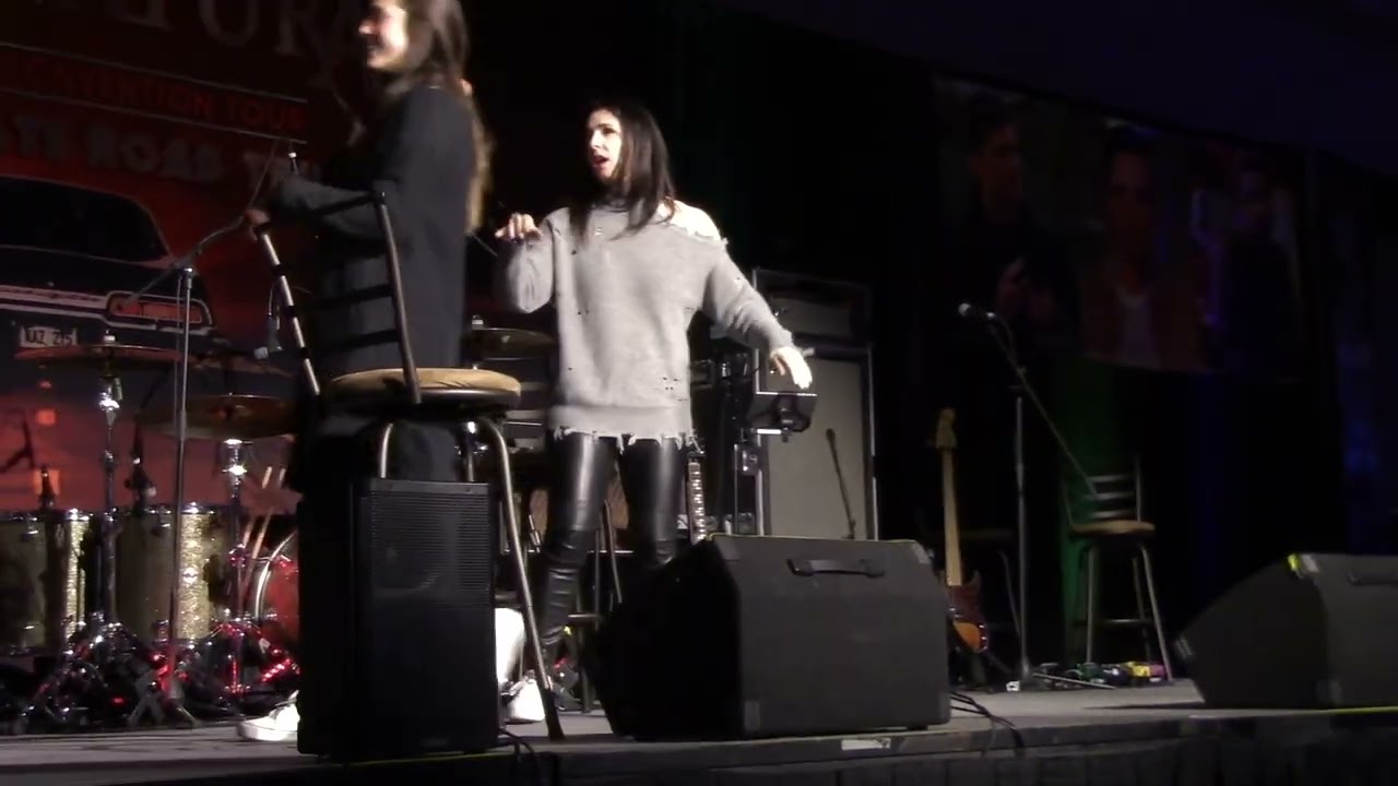 Shoshannah Stern - 2022 salute to supernatural Las Vegas