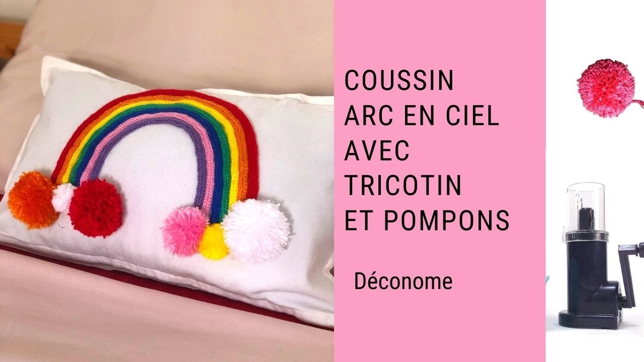 Coussin arc en ciel avec tricotin et pompons