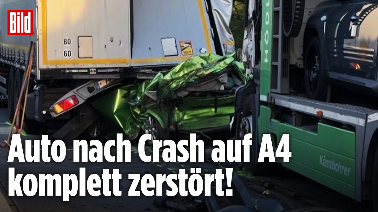 Unfall auf der A4: Autotransporter crasht in Pkw und schiebt ihn unter Lkw &ndash; Eine Frau stirbt