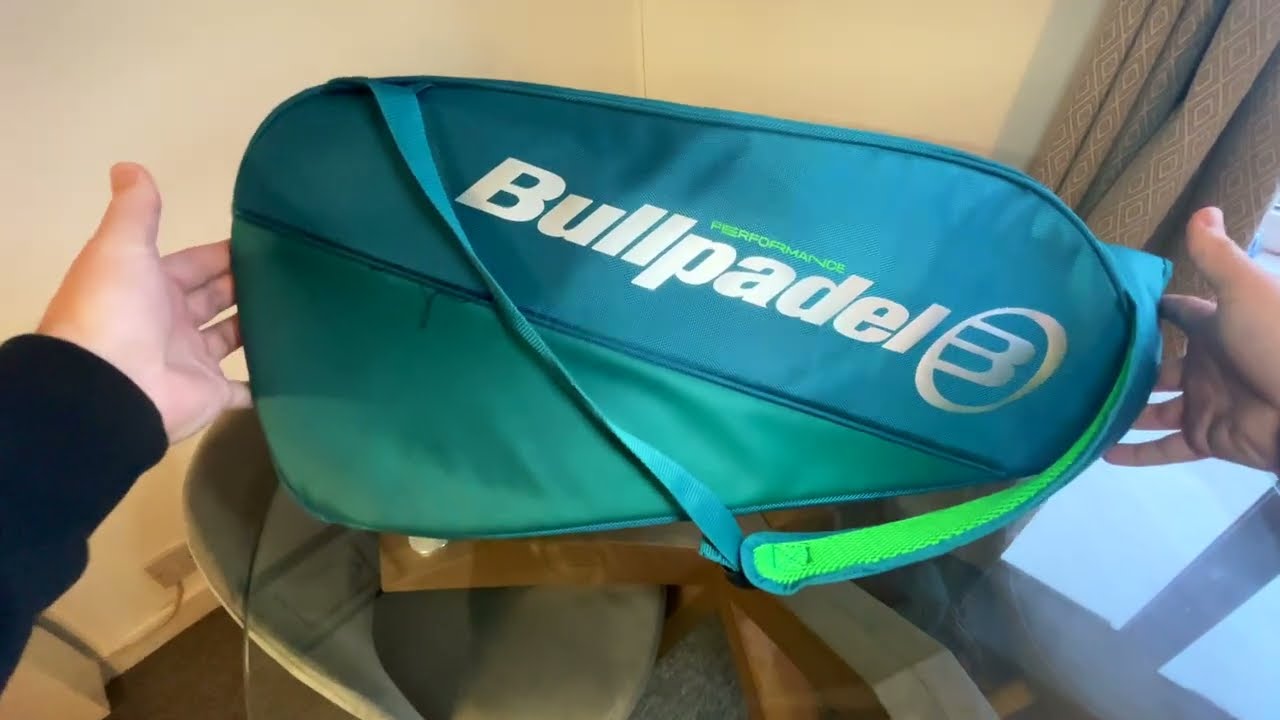 Is the Bullpadel performance bag a good Padel bag? Lets have a look 