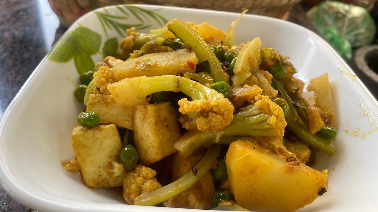 पनिर, काउली , मटर र आलुको ट्वाक्क नेपाली तरकारी Paneer, Cauliflower,potato & green peas #food 