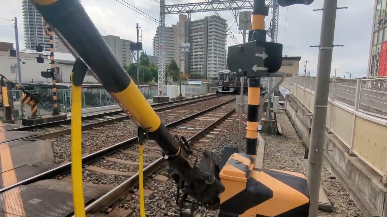 摂津市駅付近踏切　産業踏切電車いろいろ通過＃阪急電鉄