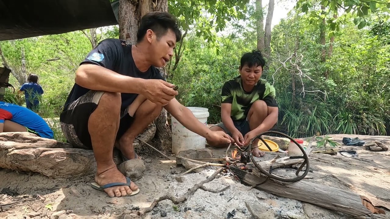 ຫມົກບ່າງ ກ້ອຍແຍ້ ປົ່ນປາ//หมกบ่างก้อยแย้ป่นปลา