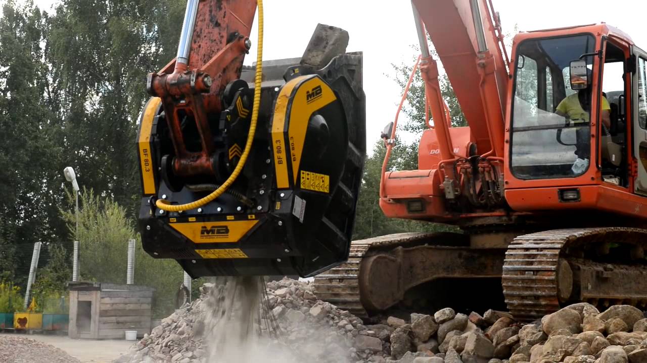 The inexhaustible power of the BF80.3 crushing railway sleepers
