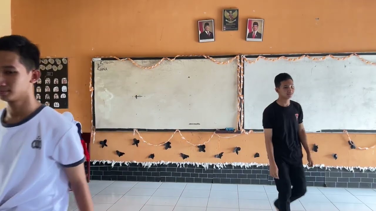 Praktek Theater, Music & Dance by team 3 Kelas XII-1 Dengan Tema “SANG PERWIRA” #senimusik 