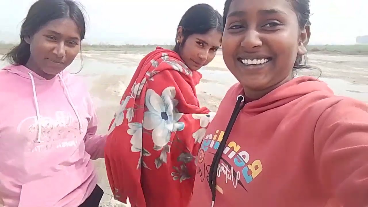 यह बहुत दिन का ब्लॉक सूट है बहुत दूर घूमने आई हुं हम लोग log bolog 🤪😁🌅