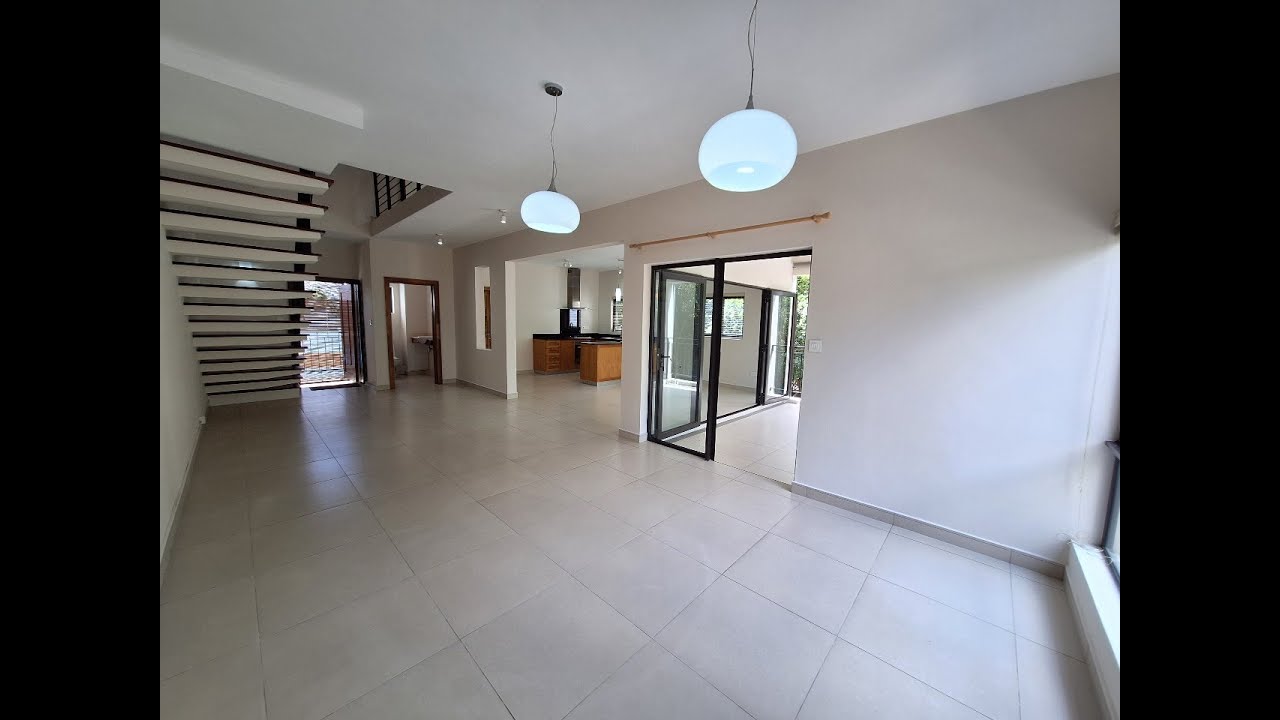 Elegant 3-Bedroom Duplex Apartment in Tamarin – Walking Distance to the Beach, Communal Pool