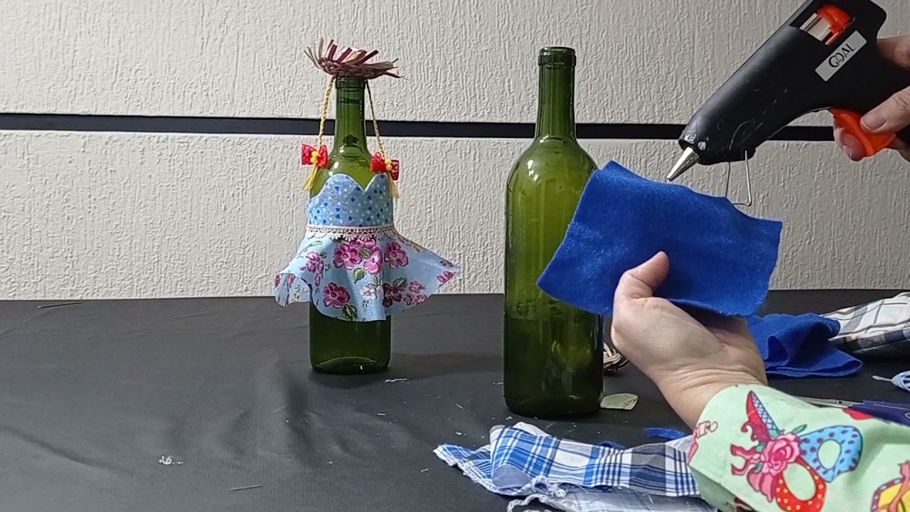 DECORAÇÃO JUNINA REAPROVEITANDO GARRAFAS DE VIDRO