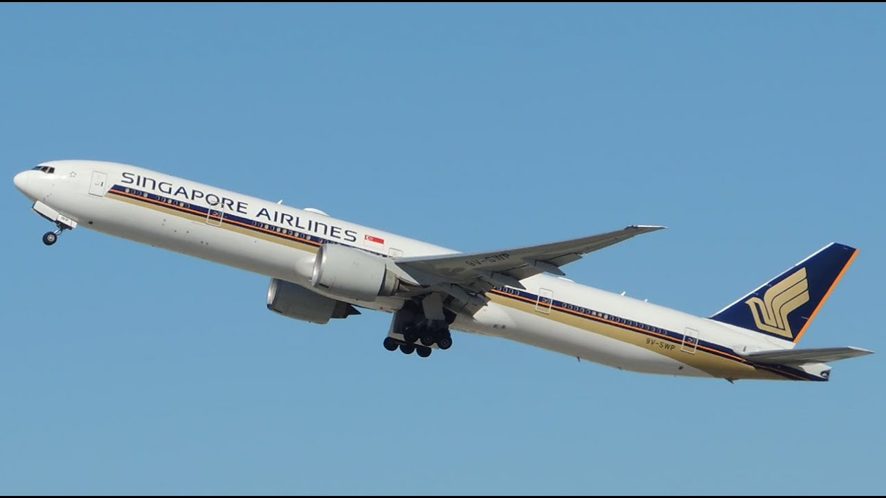 Singapore Airlines Boeing 777-300ER [9V-SWP] takeoff from LAX