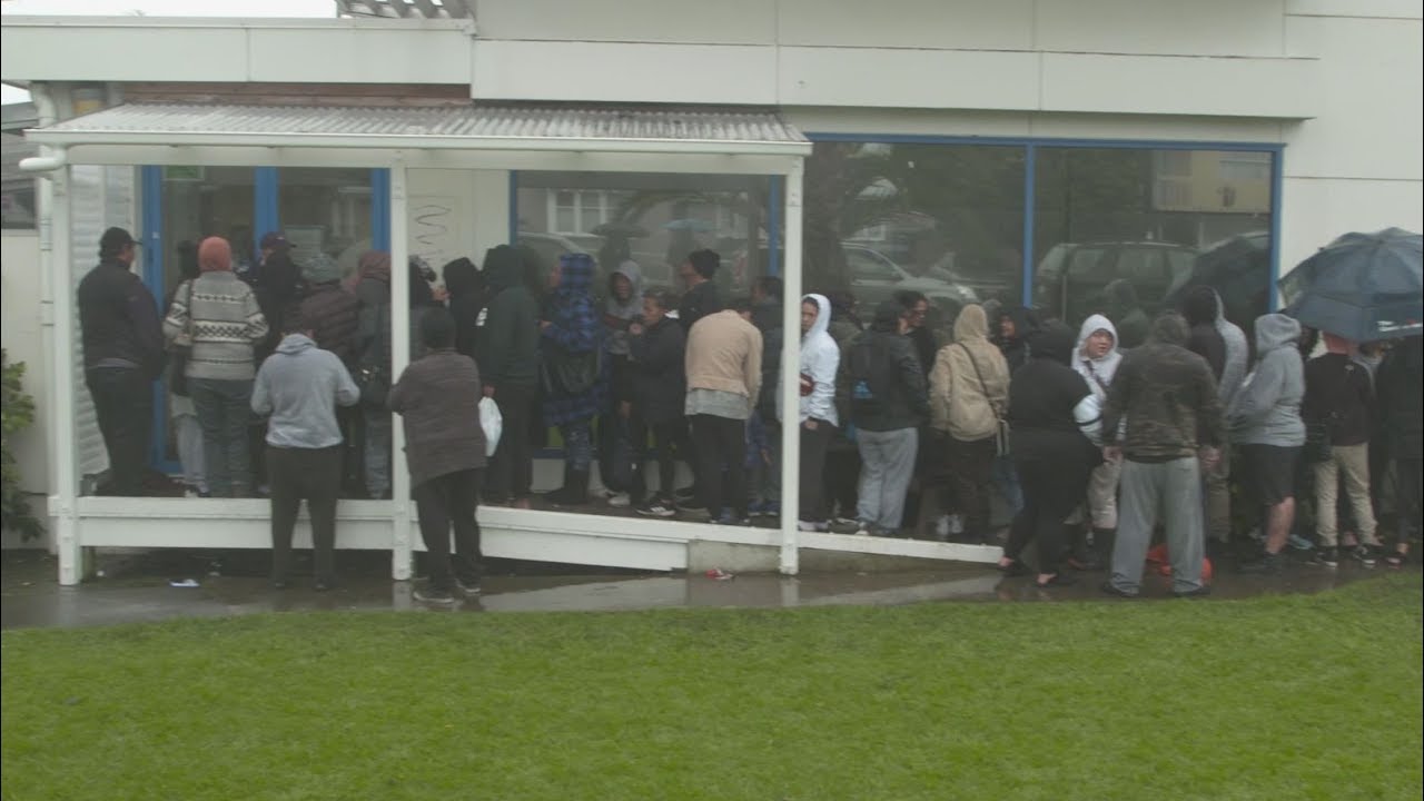 People queue from 2am outside WINZ office for help