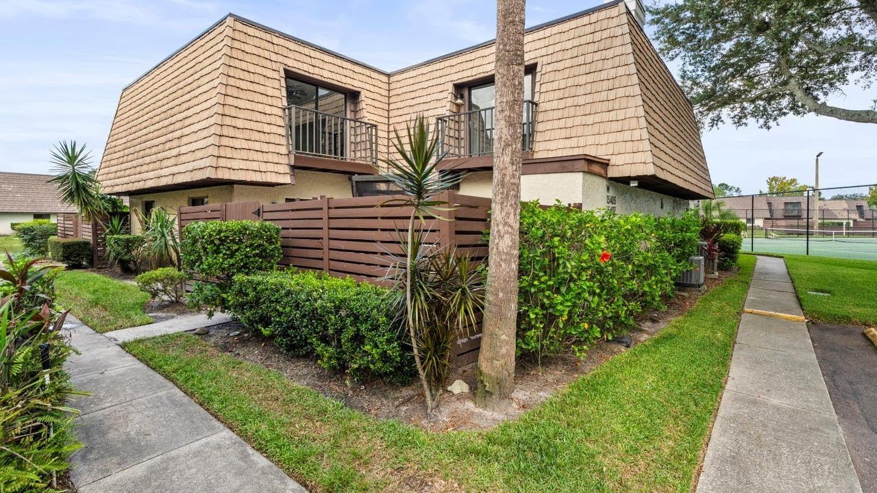 15407 W Pond Woods Dr, Tampa, FL