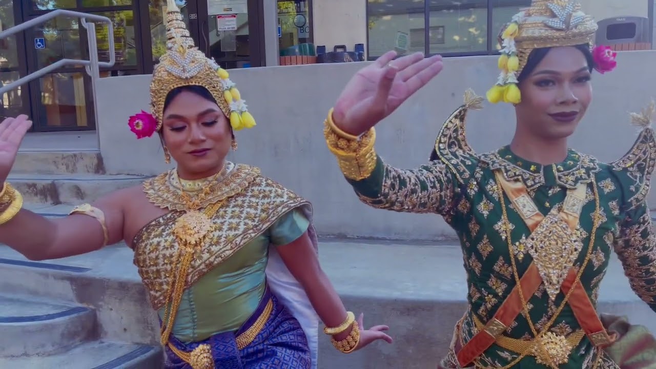 Yeak Ream Eyso & Robam Tep Monorom