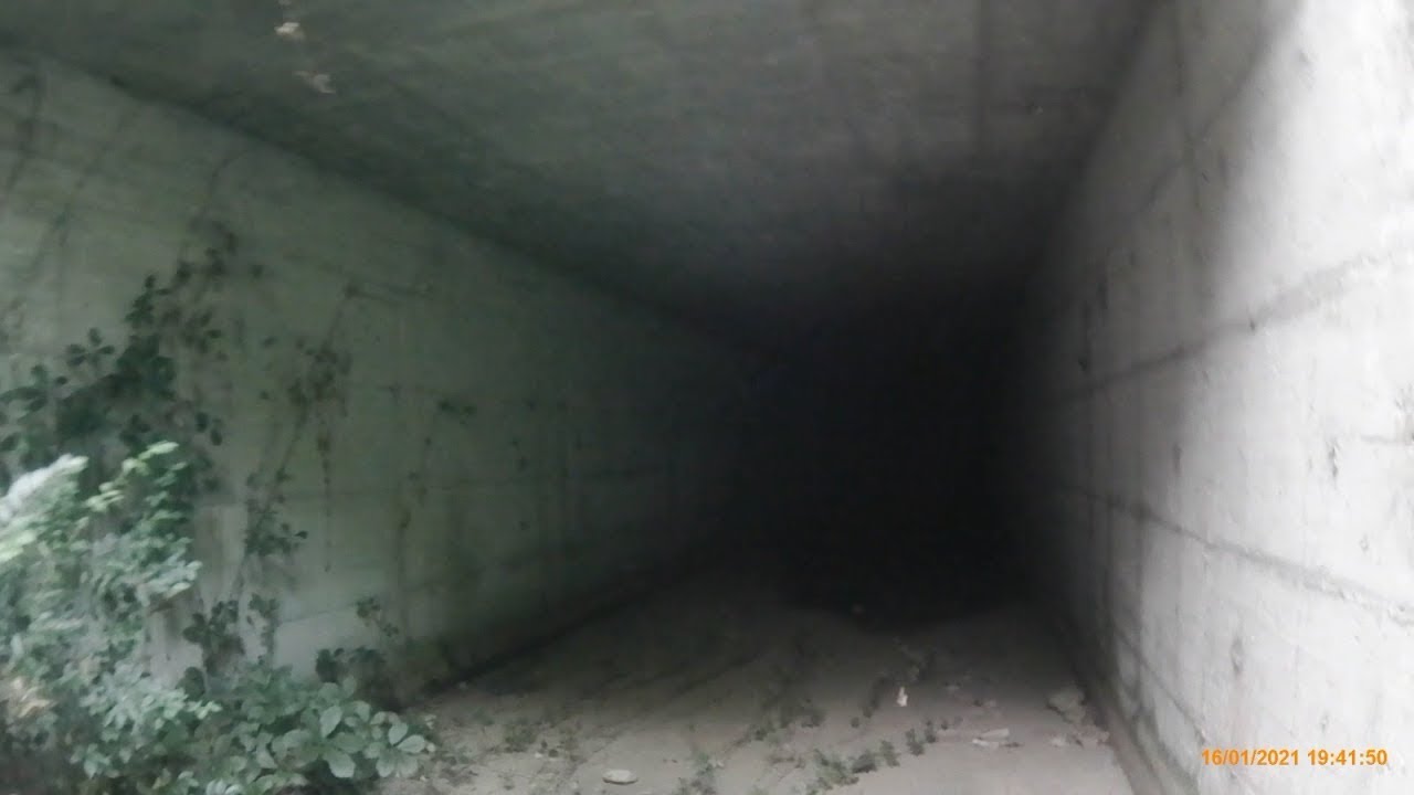 Entriamo nel TUNNEL e troviamo dei documenti di una persona datati 2010!!!! |URBEX|