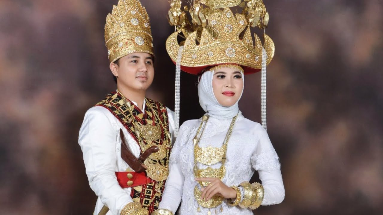 SASAKH DILOM BITIAN - VOC: LINDA YURAFI (Lirik Dan Artinya) Lagu Lampung - CIPT: L.KOMAR
