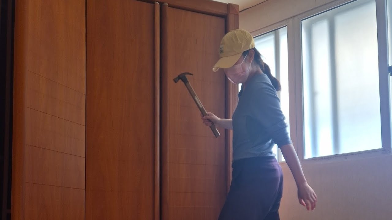 집 부시기 ‼️ 여자혼자 망치들고.. 신고..하지마세요 😨 이게 잘 돼나..?안된다는뎅 한번 해보는거지~~~ 리모델링 하기 😶‍🌫️