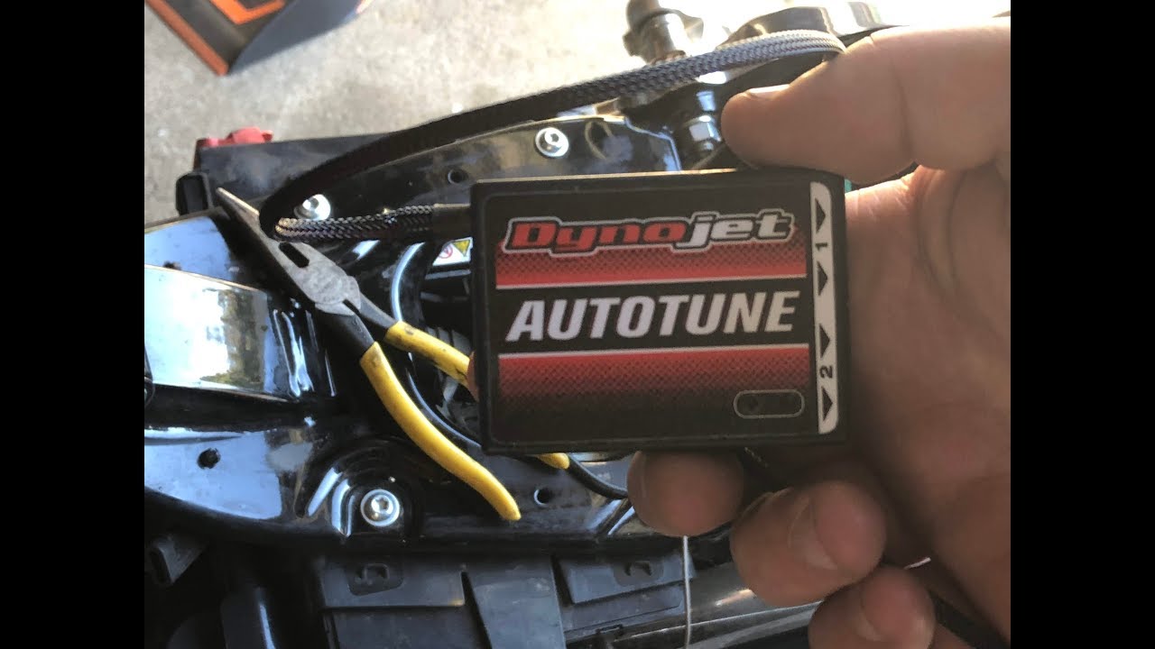 Power Commander and Auto Tune Install Harley Dyna