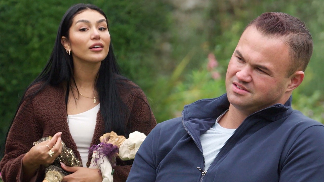 90 Day Fianc&eacute;: The Last Resort | Thais Uses Puppet Therapy to Send Patrick a MESSAGE (Exclusive)