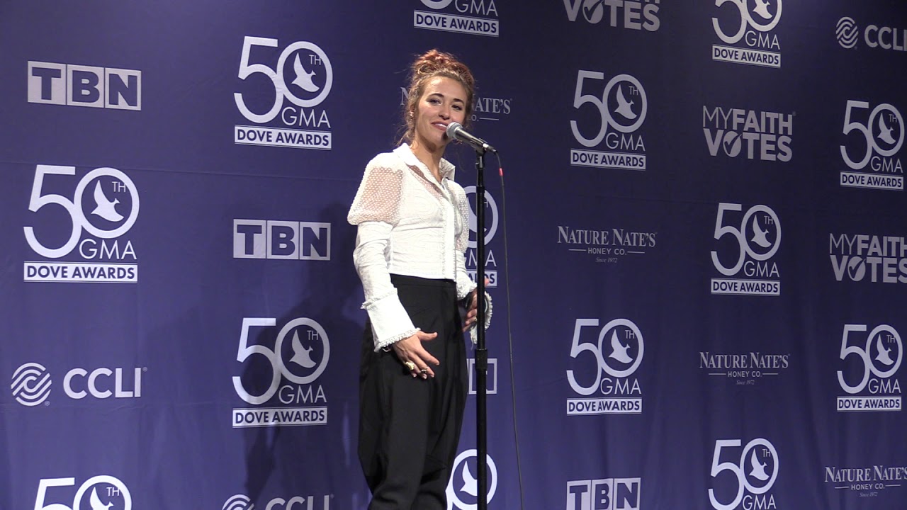 Lauren Daigle Talks Artistic Transformation & Staying Humble | 50th Annual GMA Dove Awards