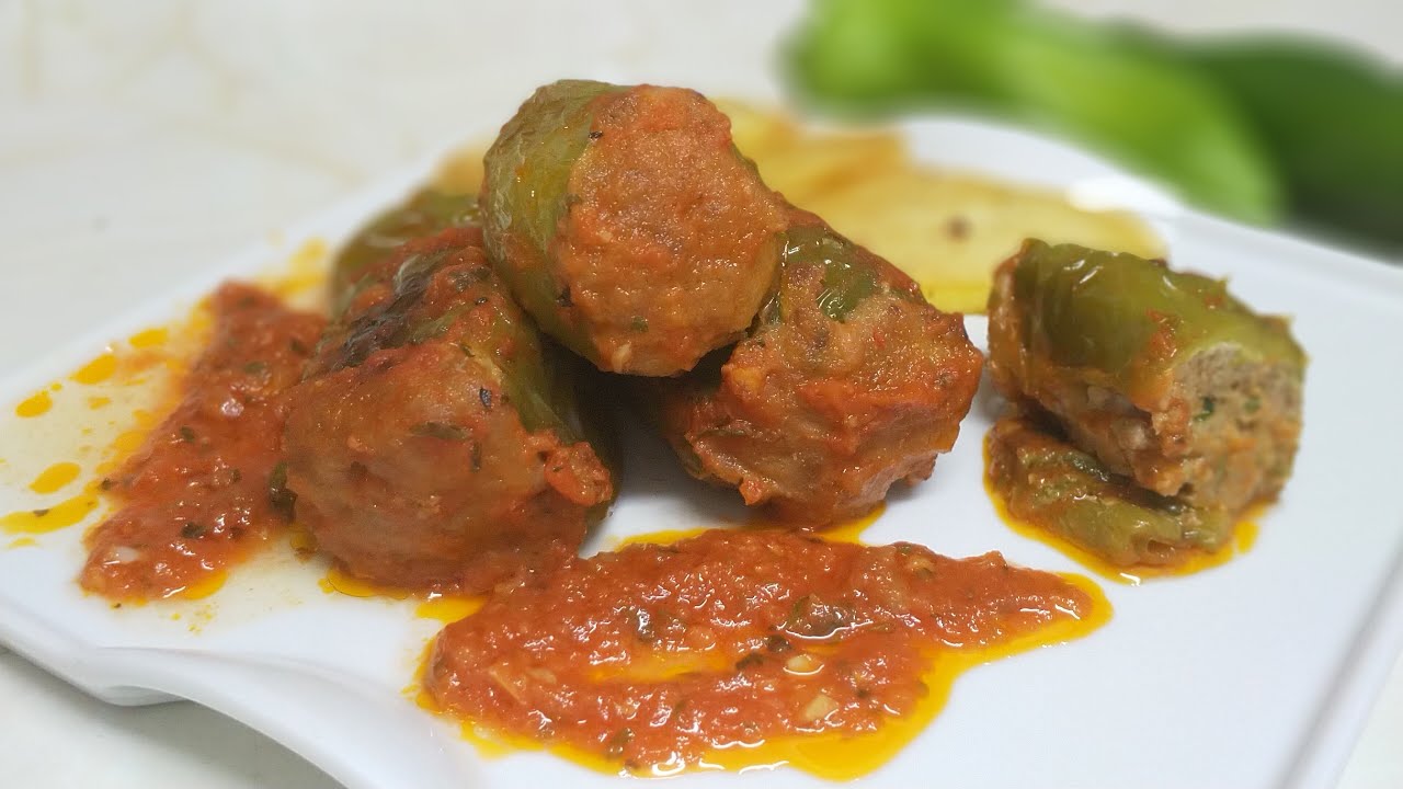 Pimientos Rellenos De Carne Picada Con Salsa De Tomate