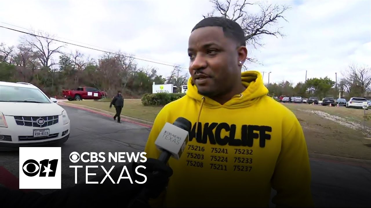 Hundreds line up to support South Oak Cliff High School after state football championship