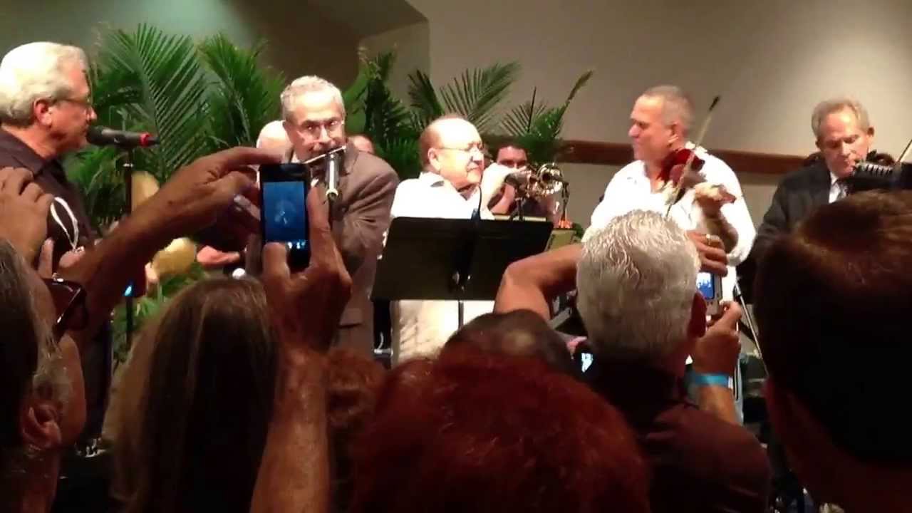 Jose Fajardo Music Awards Alfredo De La Fe intro of Roberto Torres