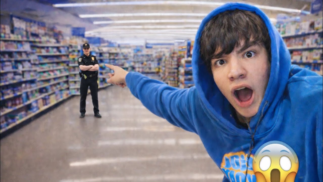 Haciendo desmadre en el Walmart 