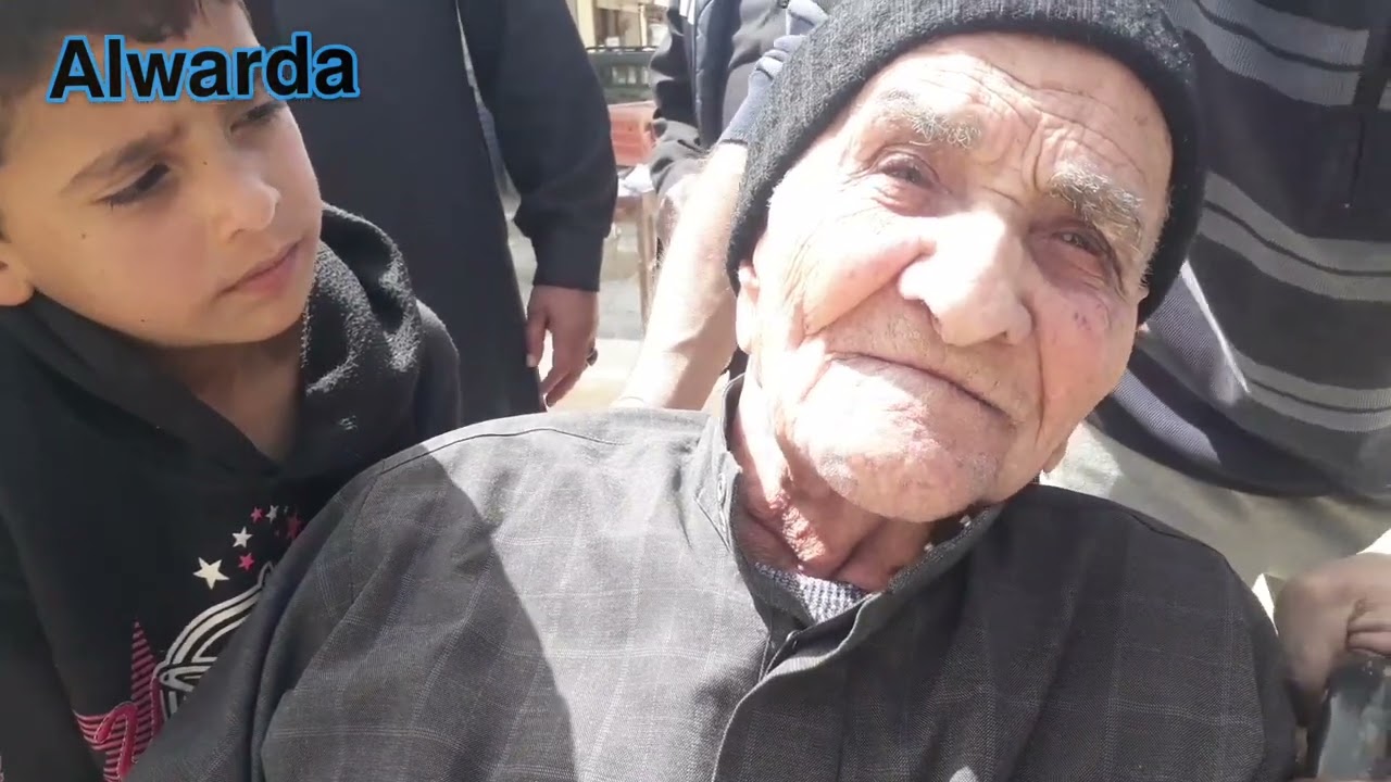 الحاج علي العلي 105سنوات من ريف حماة الشمالي شيزر لجأ سابقا للبنان وإنتقل للمحررليعيش مع أحفاده