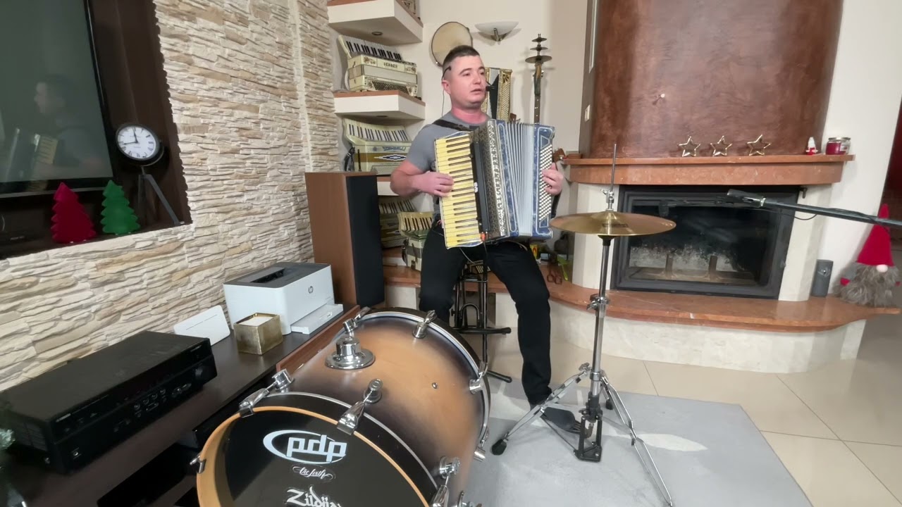 Wieź mnie koniku, wieź - wyk. Łukasz Tulej (akordeon + wokal)