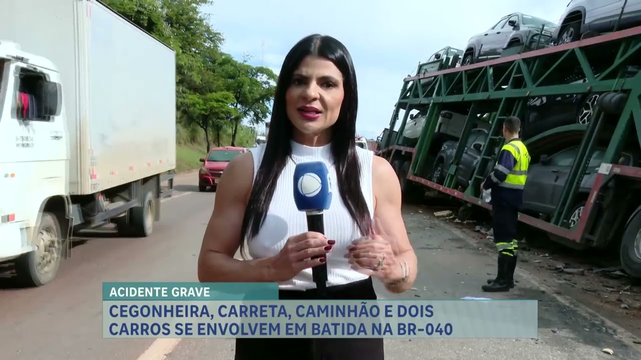 Cegonheira, carreta, caminhão e dois carros se envolvem em batida na BR-040 em MG