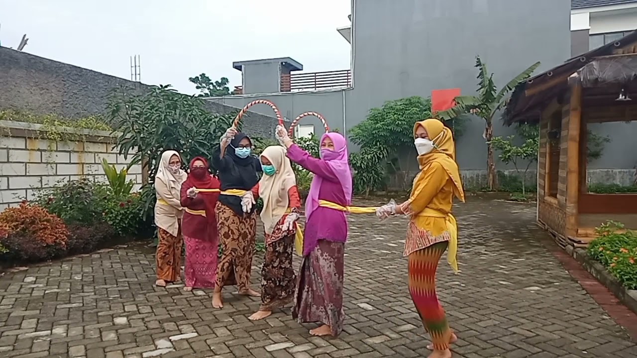 Guru SMP Negeri 2 Cianjur Bermain Oray-orayan // Kaulinan Barudak