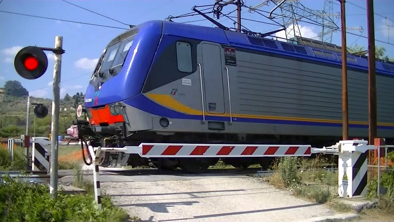 Spoorwegovergang Pistoia (I) // Railroad crossing // Passaggio a livello