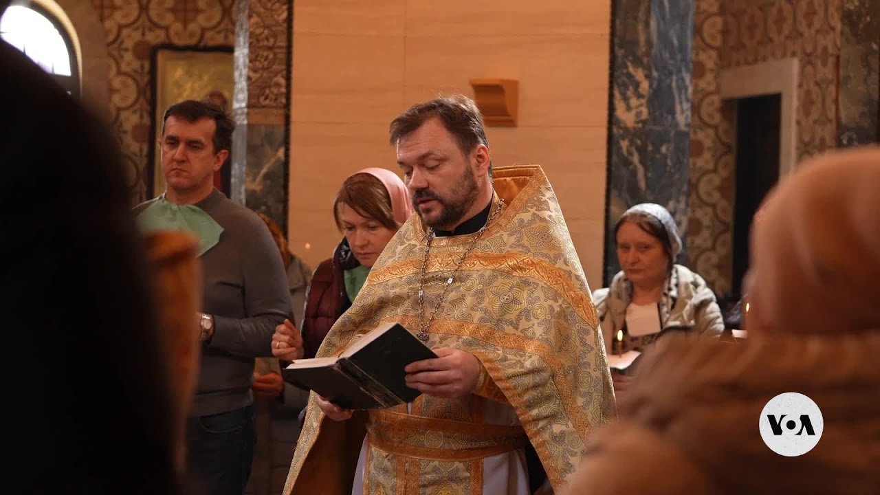 Ukrainian priests serve church, support state | VOANews