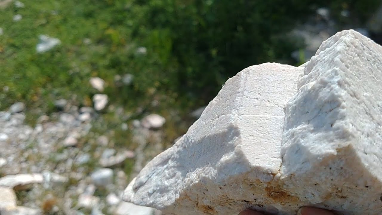 em busca de pedras no sertão cearense