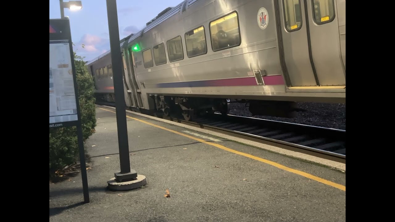 NJT GP40 4100 at Clifton station