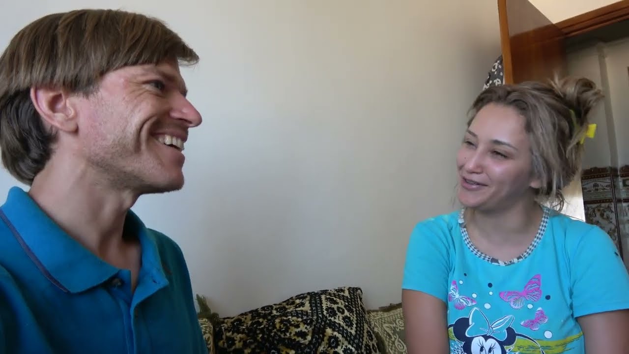 Girl invites me for lunch in Oran & couchsurfing dinner in Sidi Bel Abbès, Algeria