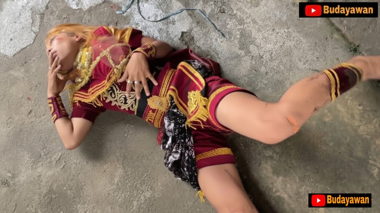 Mendebarkan Sangat Sulit Ditolong Begitu Ganas ❗ Cewek Cantik Kesurupan Kuda Lumping