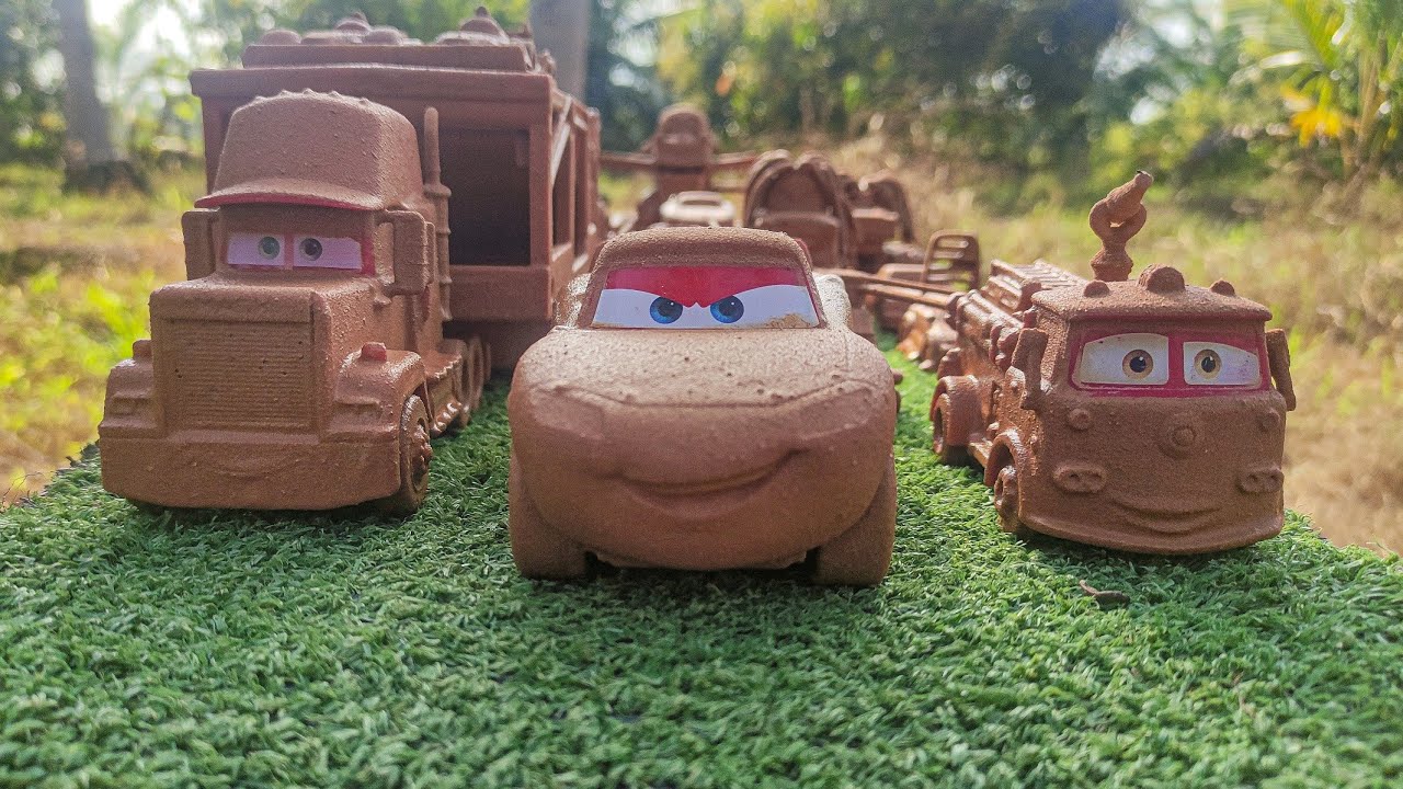 Clean up a lot of Disney cars & muddy toy car convoys