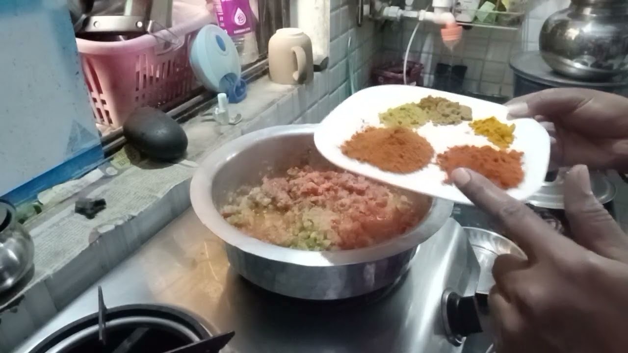 Sunday ki  chat pata pav bhaji risipi 😋🍞🍲